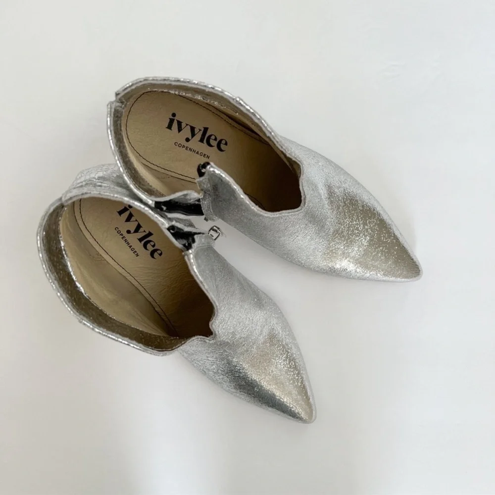 Anthropologie Ivylee Copenhagen Vivian Silver Metallic Ankle Boots 5.5 Pointed